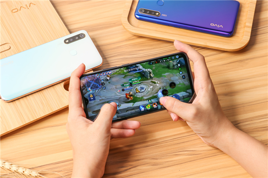 5000mAh大電池+18W雙引擎閃充，千元優(yōu)品vivo U3續(xù)航無憂