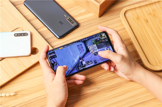 5000mAh大電池+18W雙引擎閃充，千元優(yōu)品vivo U3續(xù)航無憂