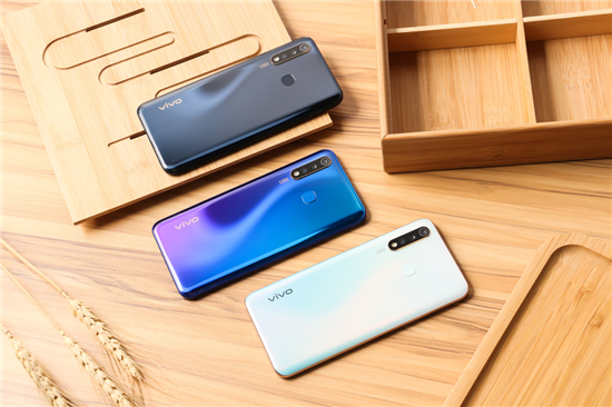 5000mAh大電池+18W雙引擎閃充，千元優(yōu)品vivo U3續(xù)航無憂