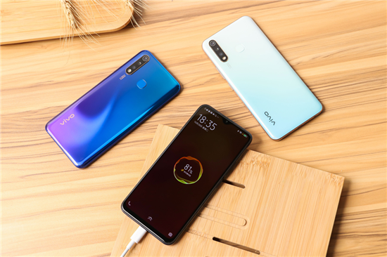 5000mAh大電池+18W雙引擎閃充，千元優(yōu)品vivo U3續(xù)航無憂