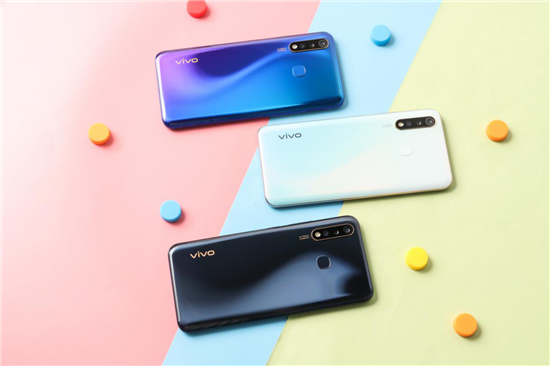 全新vivo U3來襲，5000mAh超大電池+18W雙引擎閃充帶來持久享受