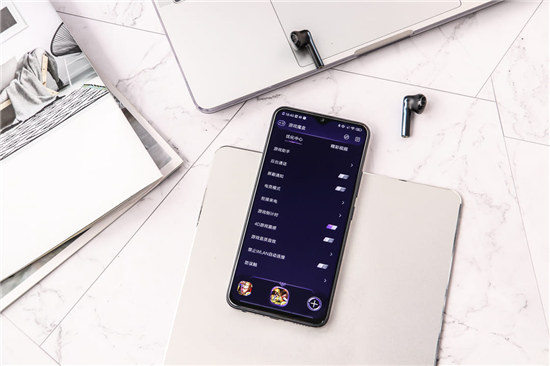vivo Z5i評測：強勁性能與長效續(xù)航的結(jié)合體，打造全新體驗