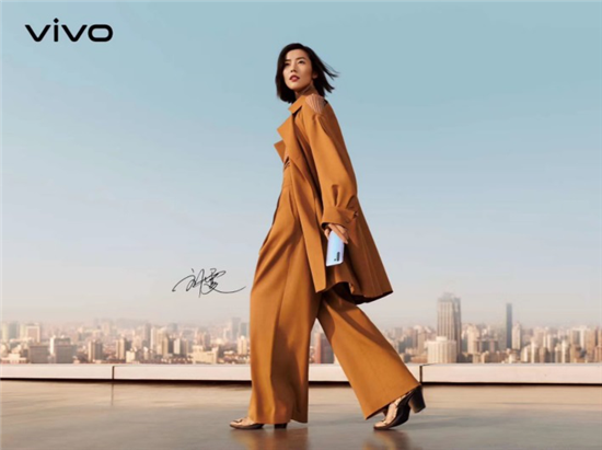 vivo X30新配色虹影美圖來襲，把雨水洗過的天空鎖進手機背殼里