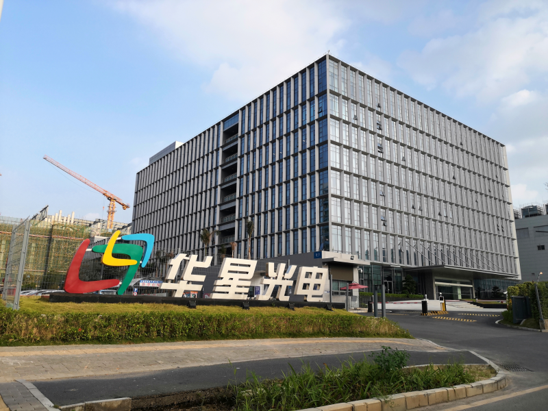在兩大巨頭的退出下，LCD屏依然有著龐大的市場發(fā)展空間，而為了獲取更多的市場占有率，TCL科技借助液晶面板產(chǎn)業(yè)退場潮和并購潮，牽手三安光電、投資JOLED、收購中環(huán)集團(tuán)外，TCL科技還擬收購三星蘇州工廠，而一旦其成功收購星蘇州工廠后便意味著經(jīng)過十多年的努力，中國大陸面板產(chǎn)業(yè)終于完成逆襲之路。